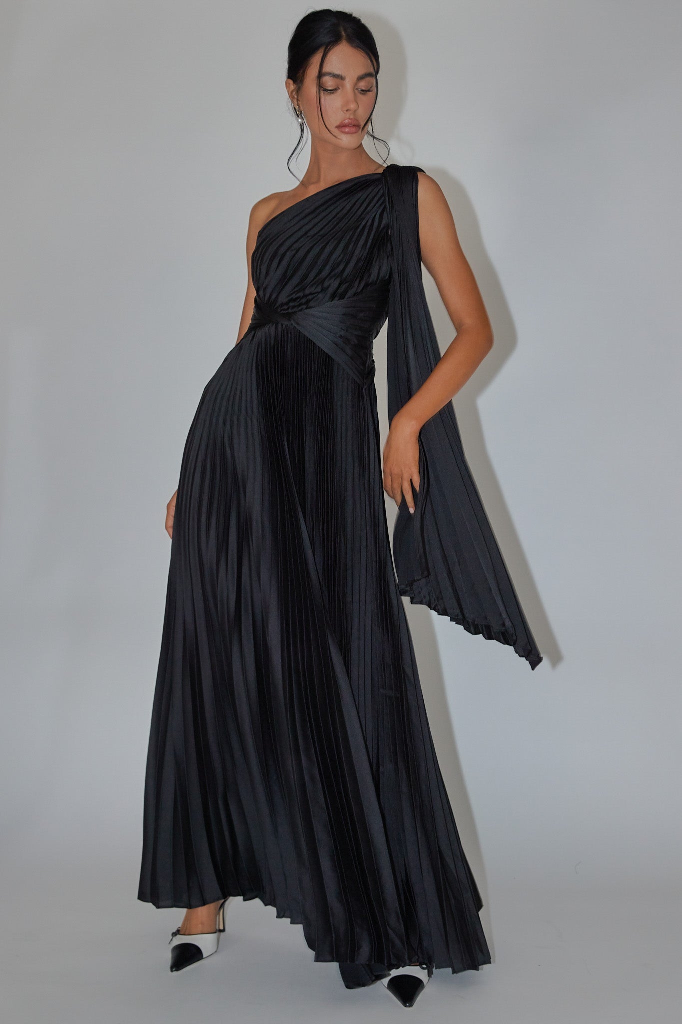 Shop the Laxmi Accordion Pleat Maxi Dress Black | Selfie Leslie Australia