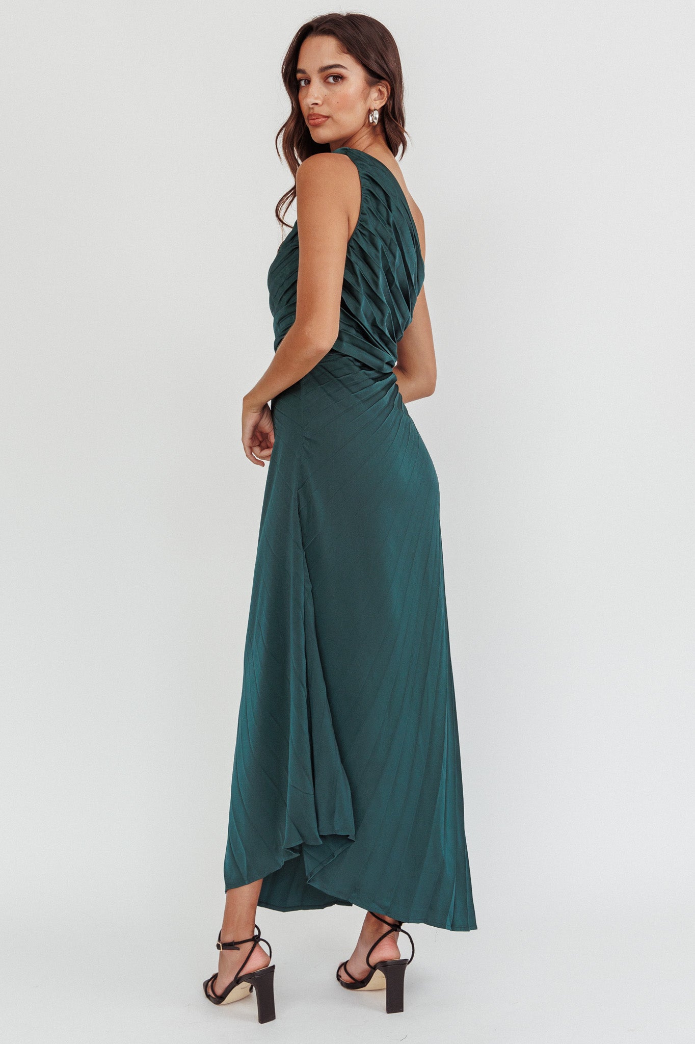 Shop the Scarlett One-Shoulder Pleat Maxi Dress Green | Selfie Leslie ...